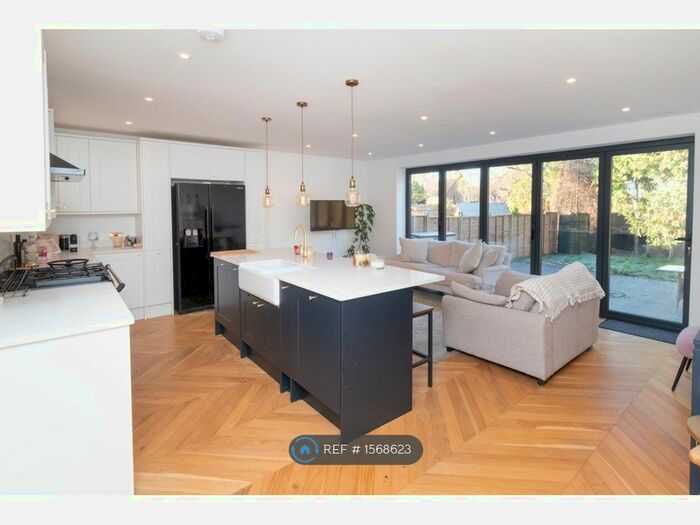 4 Bedroom Detached House To Rent In Raynes Park, London, SW20