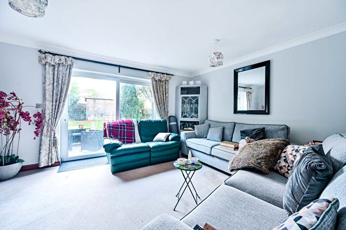 4 Bedroom Detached House For Sale In Beechwood Road, Knaphill, Woking, GU21