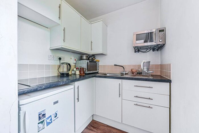 Studio To Rent In Kennington Park Road, Kennington, London, SE11