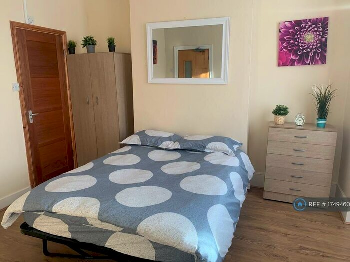 Studio To Rent In St. Pauls Road, London, N17