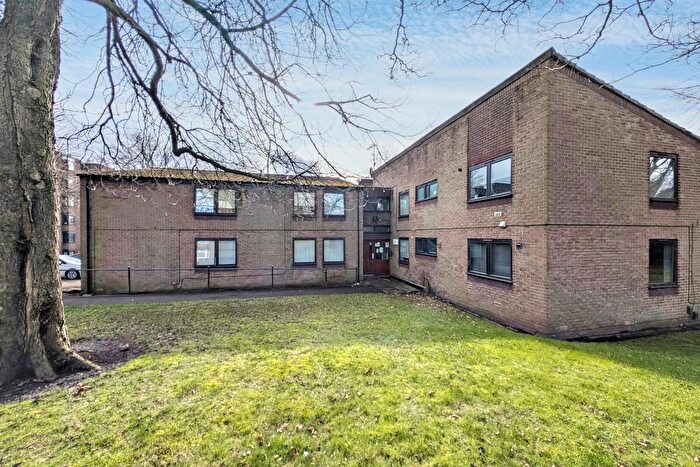 3 Bedroom Flat For Sale In Benwell Close, Benwell Grange, Benwell, Newcastle Upon Tyne, NE15