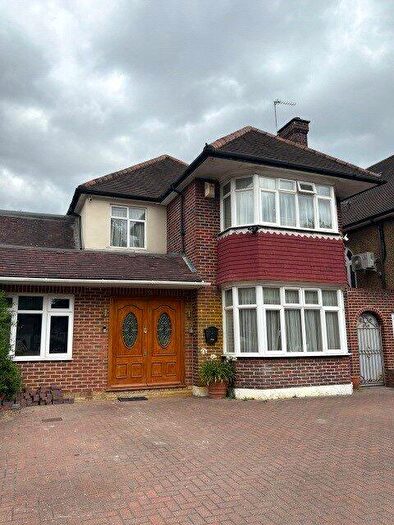 6 Bedroom Link Detached House For Sale In Salmon Street, Kingsbury, London, NW9