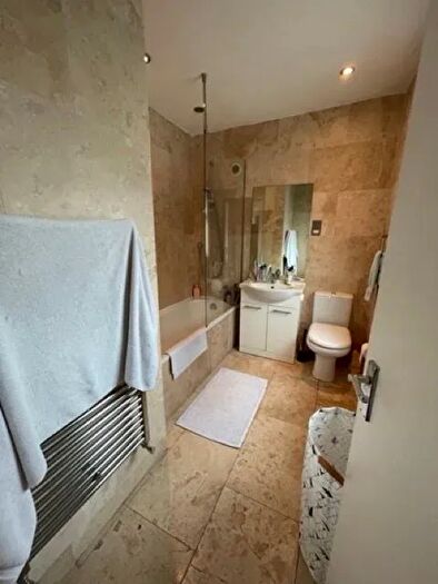 4 Bedroom Semi Detached House For Sale In Hendon Way, London, NW2