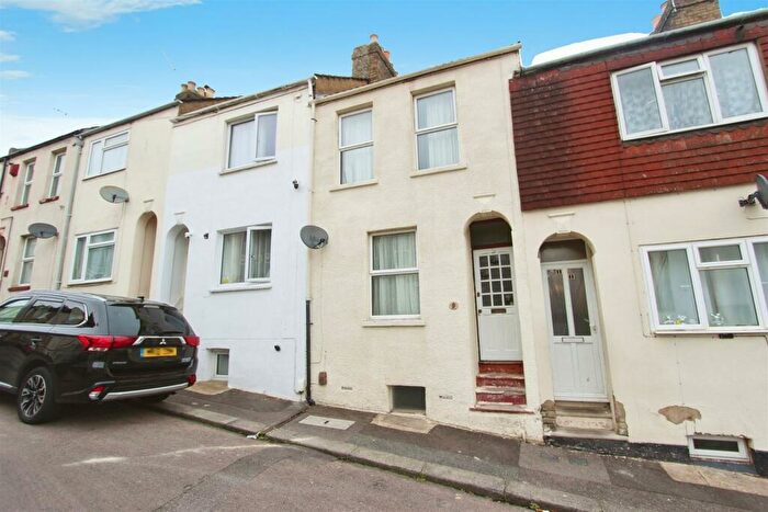 3 Bedroom Terraced House To Rent In Melbourne Road, Chatham, ME4