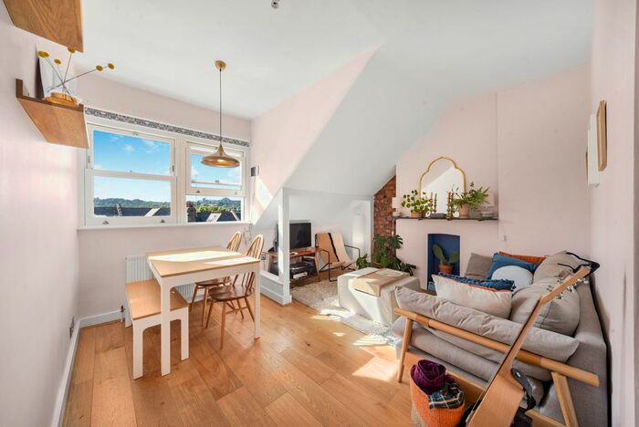 2 Bedroom Flat To Rent In Hillfield Avenue, London, N8