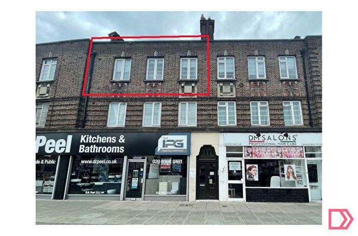 2 Bedroom Flat To Rent In Halliwick Court, Woodhouse Road, London, N12