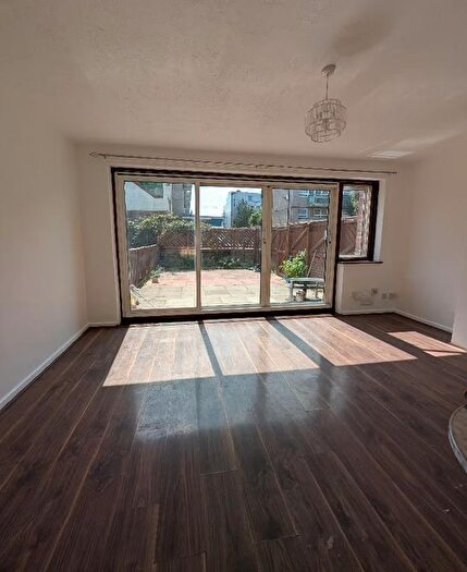 3 Bedroom Maisonette To Rent In Drew Road, London, E16