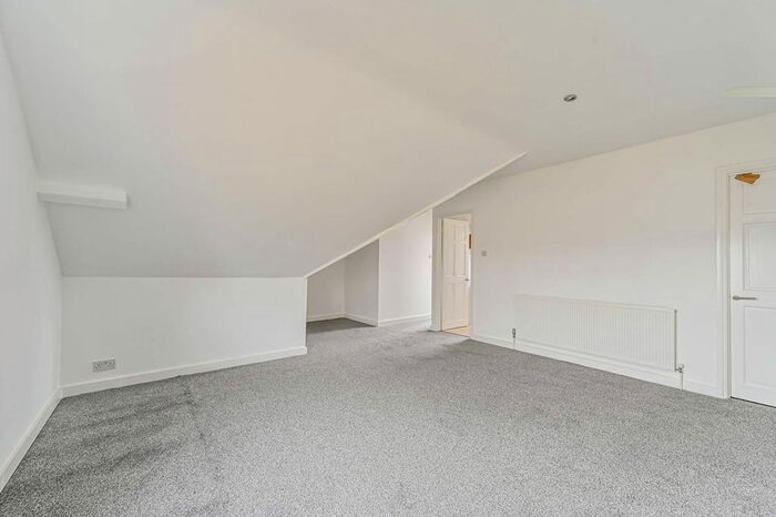 4 Bedroom Maisonette To Rent In Mount Nod Road, Streatham Hill, London, SW16