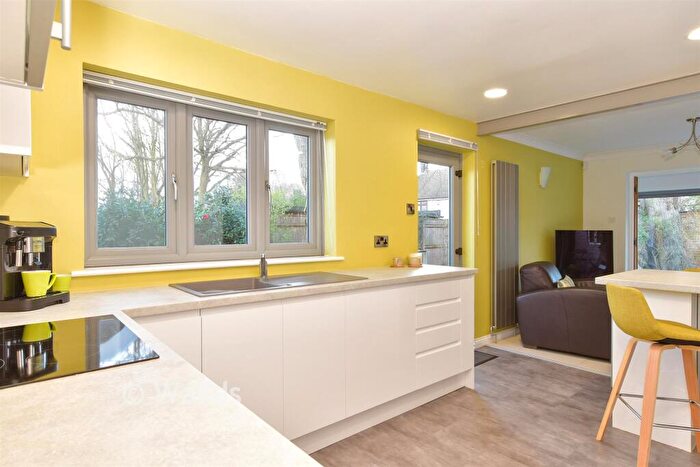 3 Bedroom Detached House For Sale In Georgian Way, Wigmore, Gillingham, Kent, ME8