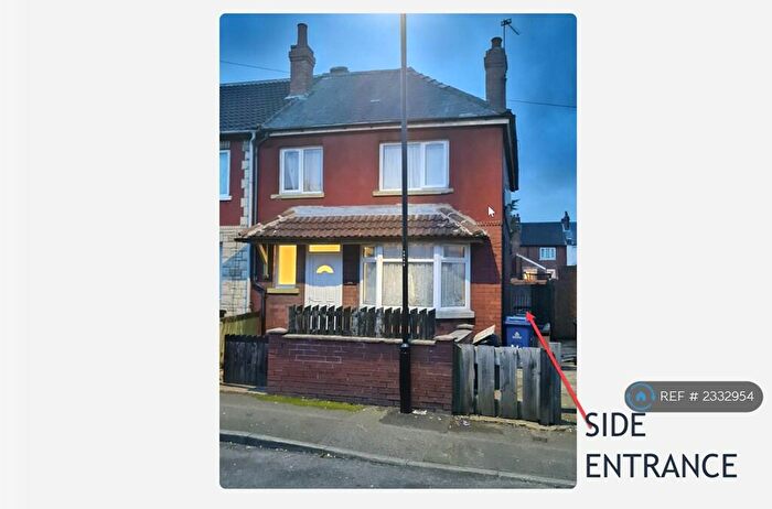 3 Bedroom End Of Terrace House To Rent In Kings Crescent, Edlington, Doncaster, DN12