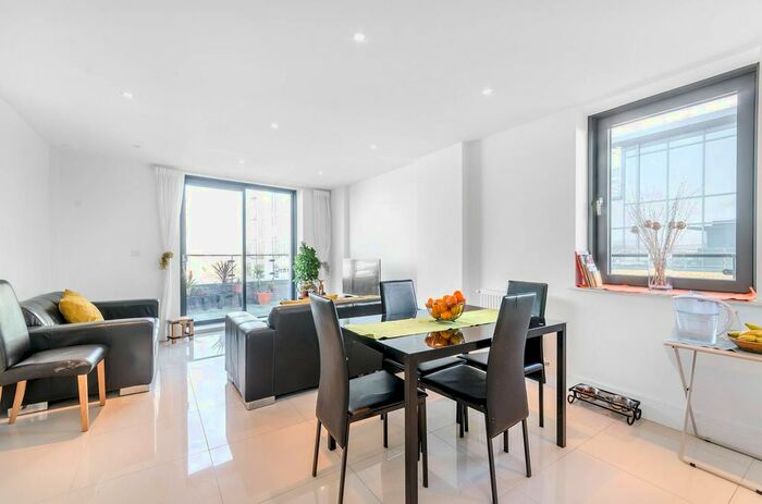 3 Bedroom Flat To Rent In Osiers Road, Wandsworth, London, SW18