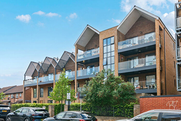2 Bedroom Apartment For Sale In Sumner Road, London, SE15