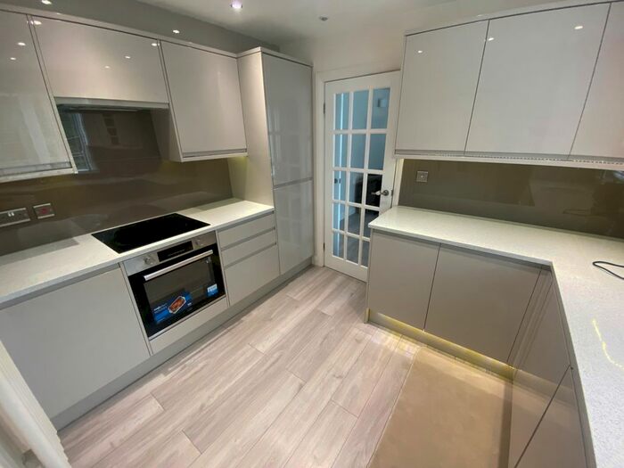 2 Bedroom Flat To Rent In Lingfield Crescent, Moortown, Leeds, LS17