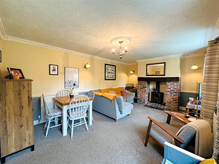 3 Bedroom Detached House For Sale In Chestnut Road, Cawood, Selby, YO8