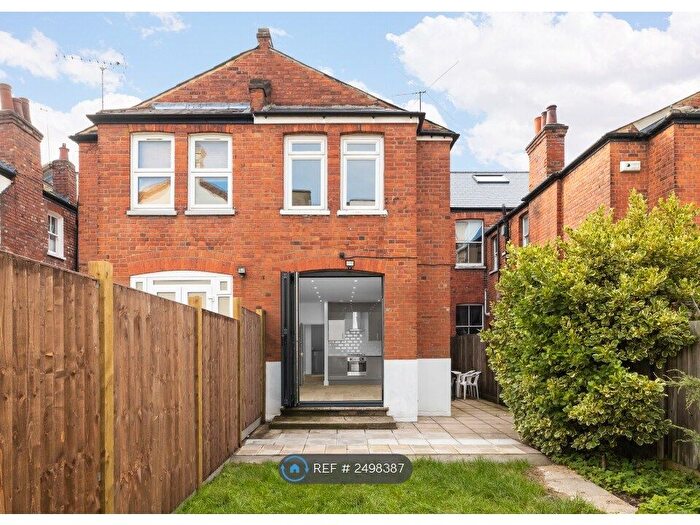 2 Bedroom Flat To Rent In Willsden Green, London, NW2