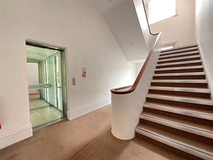 1 Bedroom Flat For Sale In Montpellier Terrace, Scarborough, YO11