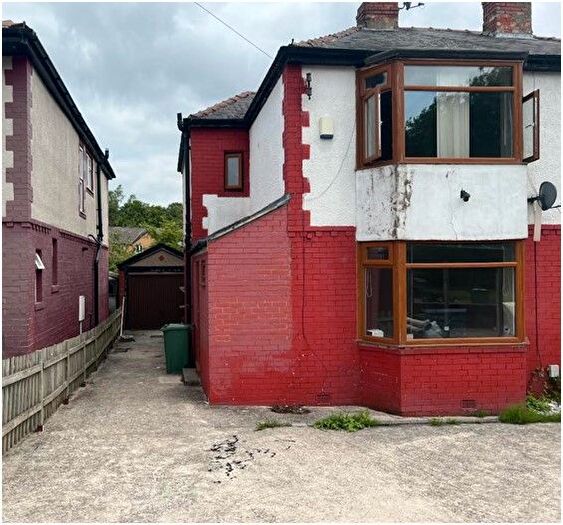 3 Bedroom Semi-Detached House To Rent In Red Doles Road, Huddersfield, HD2