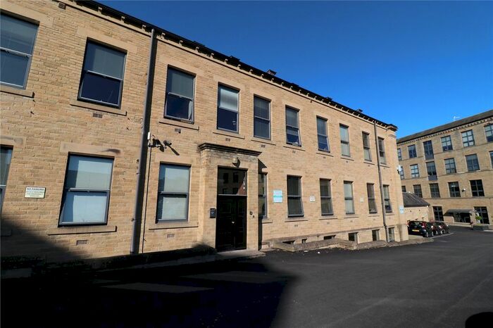 1 Bedroom Flat To Rent In Upper Blakeridge Lane, Batley, West Yorkshire, WF17