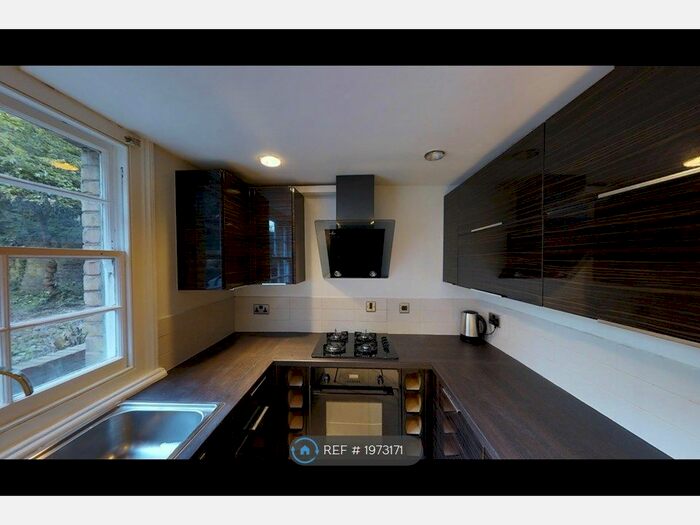 1 Bedroom Flat To Rent In New Cross Road, London, SE14