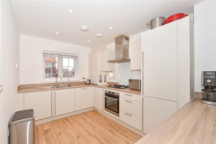 3 Bedroom Semi Detached House For Sale In Beech Gardens, Headcorn, Kent, TN27