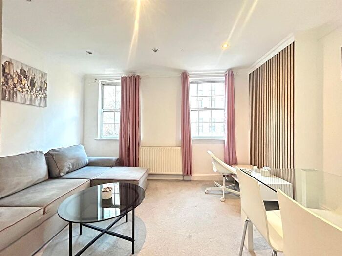 1 Bedroom Flat To Rent In Warwick Road, Kensington, W14