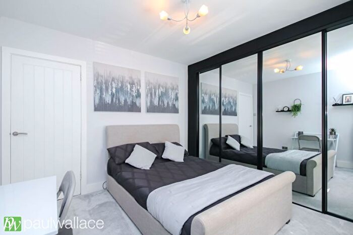 2 Bedroom End Of Terrace House For Sale In Burford Street, Hoddesdon, EN11