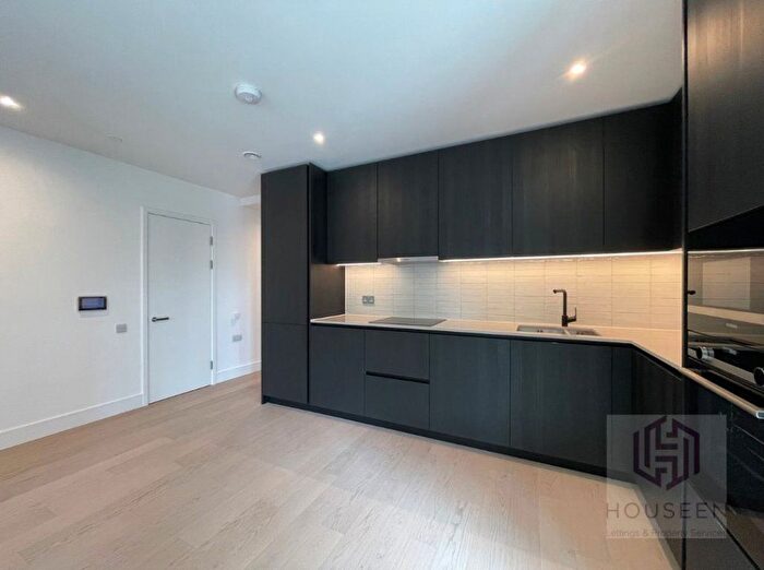 2 Bedroom Flat To Rent In Deacon Way, London, SE17