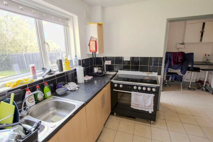 6 Bedroom House To Rent In Fladbury Crescent, Birmingham, B29