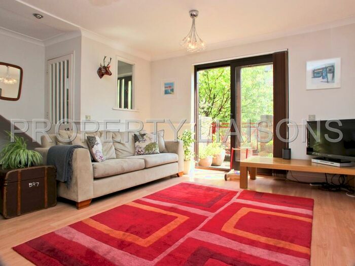 2 Bedroom House To Rent In Prospect Place, London, E1W