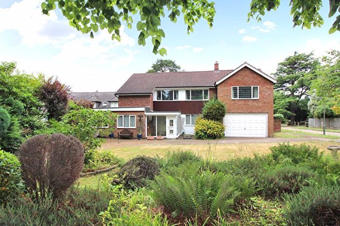 4 Bedroom Detached House For Sale In The Drive, Banstead, SM7