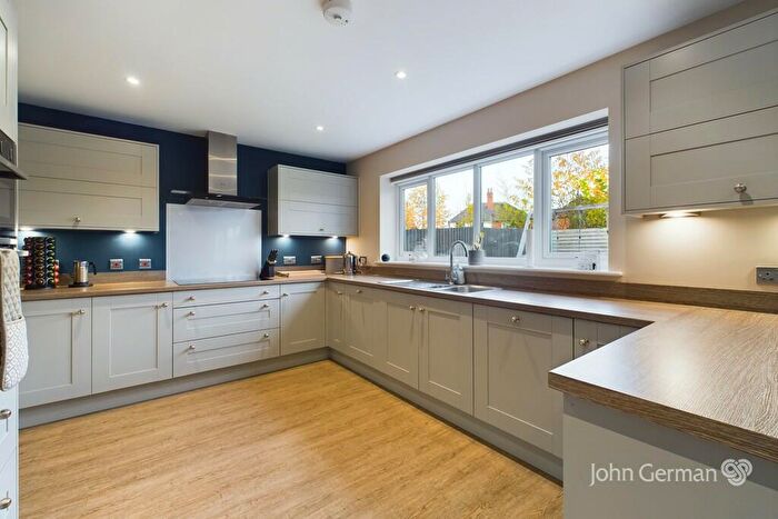 5 Bedroom Detached House For Sale In Knightswood Close, Rosliston, DE12