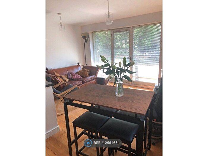 2 Bedroom Flat To Rent In Clephane Road, London, N1