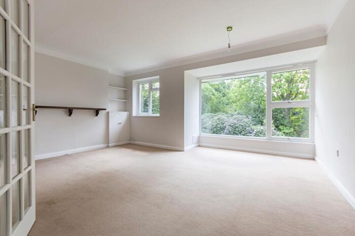 2 Bedroom Apartment To Rent In Belvedere Close, Esher, Surrey, KT10