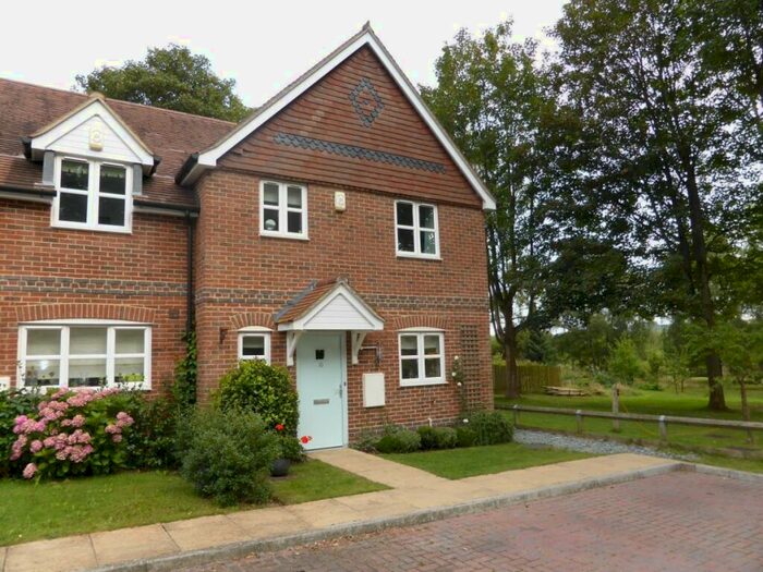 3 Bedroom Semi-Detached House To Rent In Stonehouse, Lower Basildon, RG8