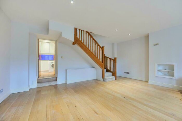 2 Bedroom Terraced House To Rent In Henley-on-Thames, Oxfordshire, RG9