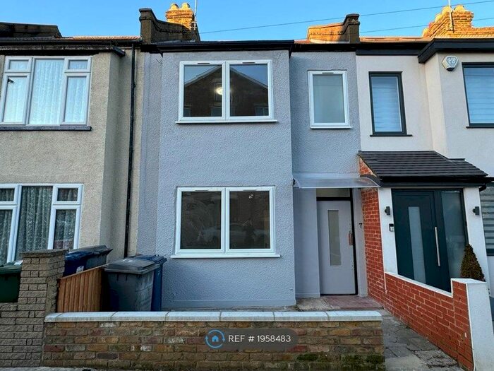 4 Bedroom Terraced House To Rent In Brunswick Avenue, London, N11