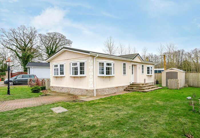 2 Bedroom Park Home For Sale In Forest Edge Court, Puddleduck Lane, Great Hockham, IP24