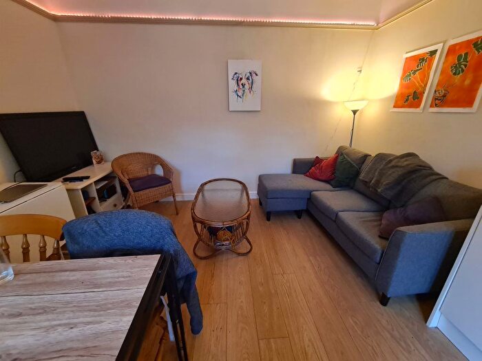 4 Bedroom Semi Detached House To Rent In Cliff Road, Leeds, LS6