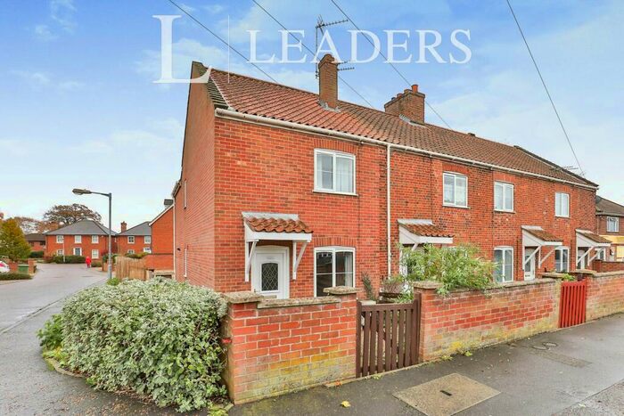 3 Bedroom Semi-Detached House To Rent In St. Faiths Road, NR6