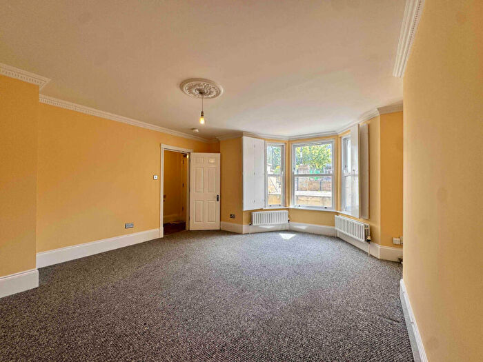 3 Bedroom Apartment To Rent In Drayton Park, London, N5