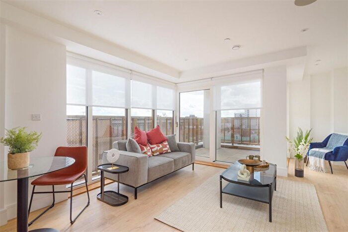 1 Bedroom Flat To Rent In Sutton Park House, Carshalton Rd, SM1