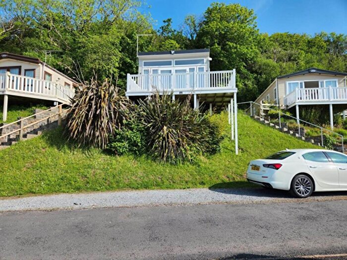 2 Bedroom Lodge For Sale In Lea - Willerby Vogue Classique, Pendine, SA33