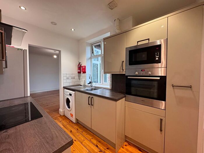 3 Bedroom Flat For Sale In Addycombe Terrace, Newcastle Upon Tyne, NE6