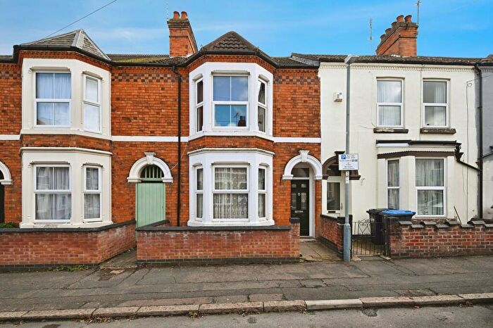 3 Bedroom Terraced House For Sale In Kimberley Road, Rugby, CV21