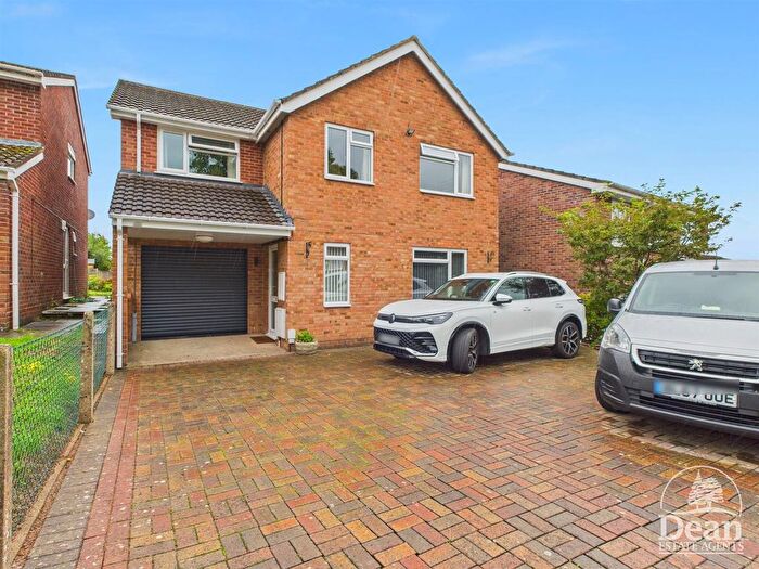 4 Bedroom Detached House For Sale In Bracken Close, Lydney, GL15