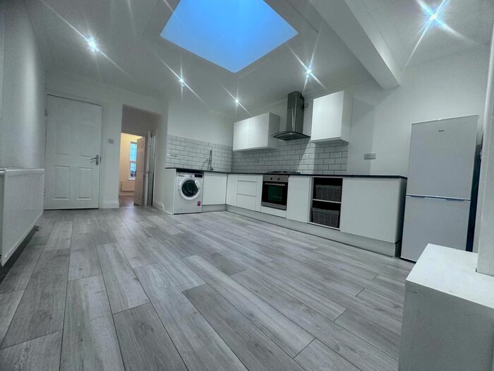 2 Bedroom Flat To Rent In Desborough Avenue, High Wycombe, HP11