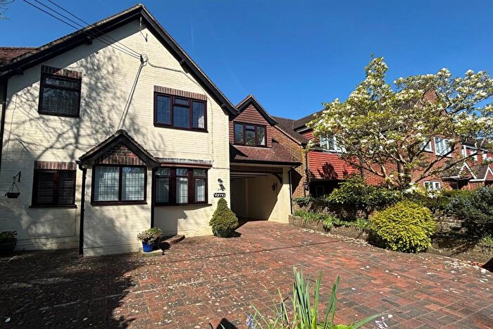 1 Bedroom Flat To Rent In Haslemere Road, Liphook, GU30