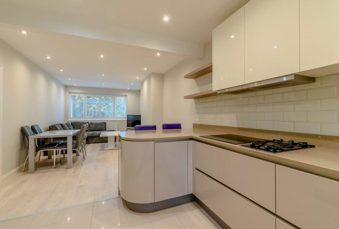 3 Bedroom Maisonette To Rent In Bromet Close, Watford, WD17