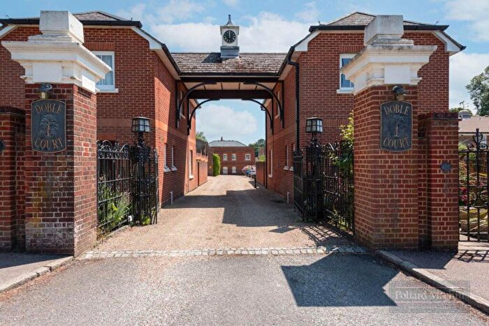 2 Bedroom Maisonette For Sale In Addington Road, Sanderstead, CR2