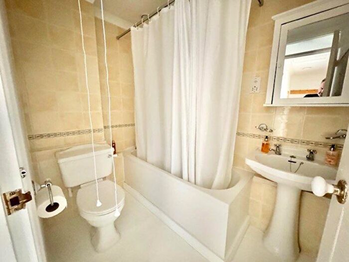 1 Bedroom Flat For Sale In Hazlemere Road, Penn, HP10